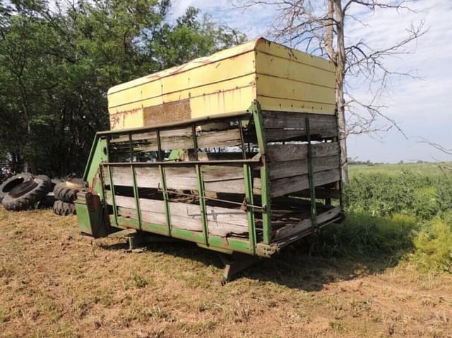 Image of John Deere 122 equipment image 1