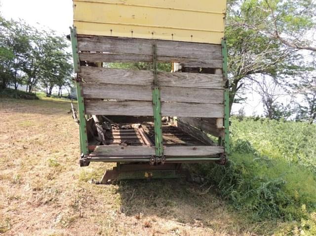 Image of John Deere 122 equipment image 2