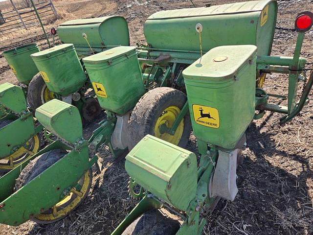 Image of John Deere 1240 equipment image 4