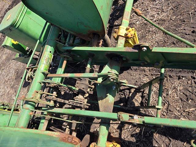 Image of John Deere 1240 equipment image 1