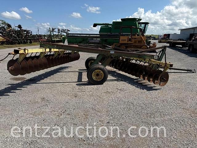Image of John Deere 340 equipment image 3