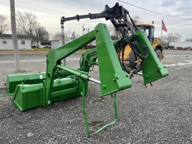Image of John Deere 148 equipment image 4
