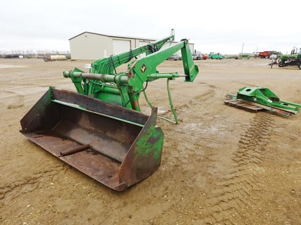 John Deere 148 Equipment Image0