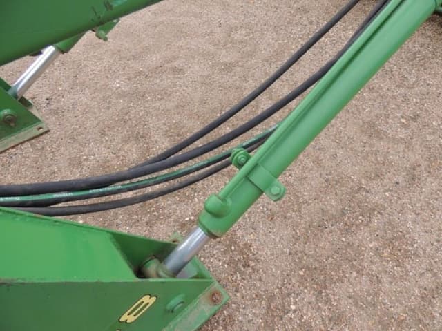 Image of John Deere 148 equipment image 4