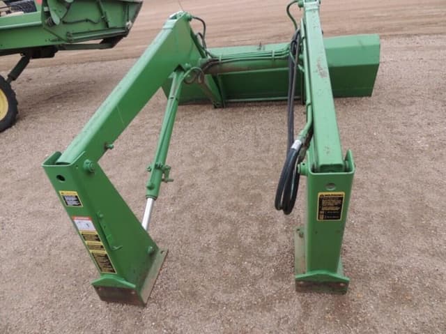Image of John Deere 148 equipment image 3