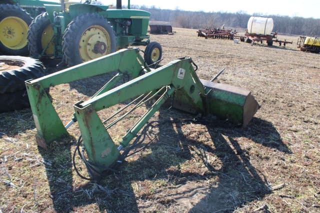 Image of John Deere 148 equipment image 4