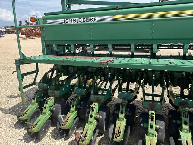 Image of John Deere 1530 equipment image 3