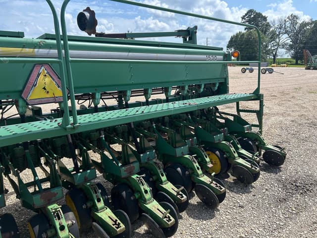Image of John Deere 1530 equipment image 4