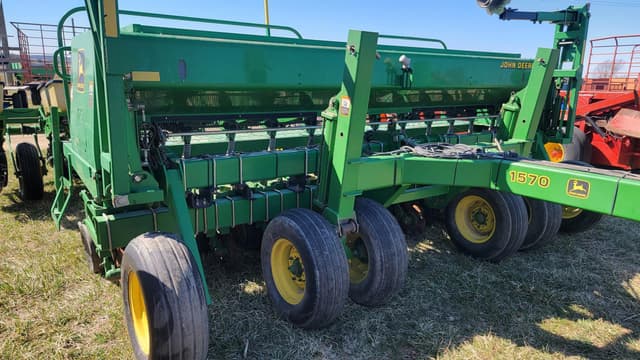 Image of John Deere 1530 equipment image 3