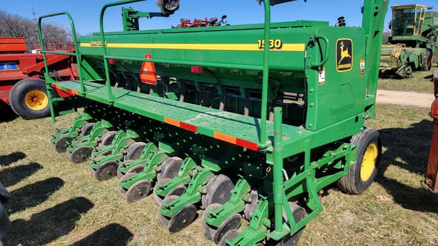 Image of John Deere 1530 equipment image 4