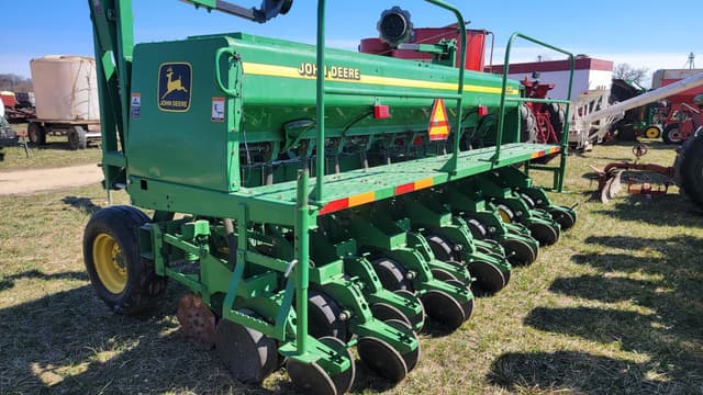 Image of John Deere 1530 equipment image 1