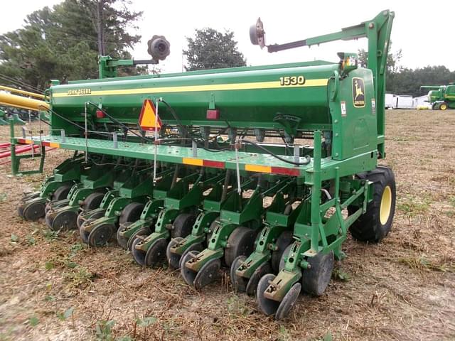 Image of John Deere 1530 equipment image 3