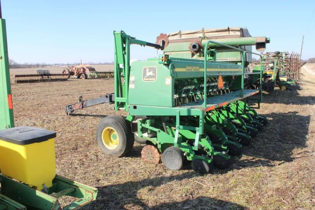 Image of John Deere 1530 equipment image 1