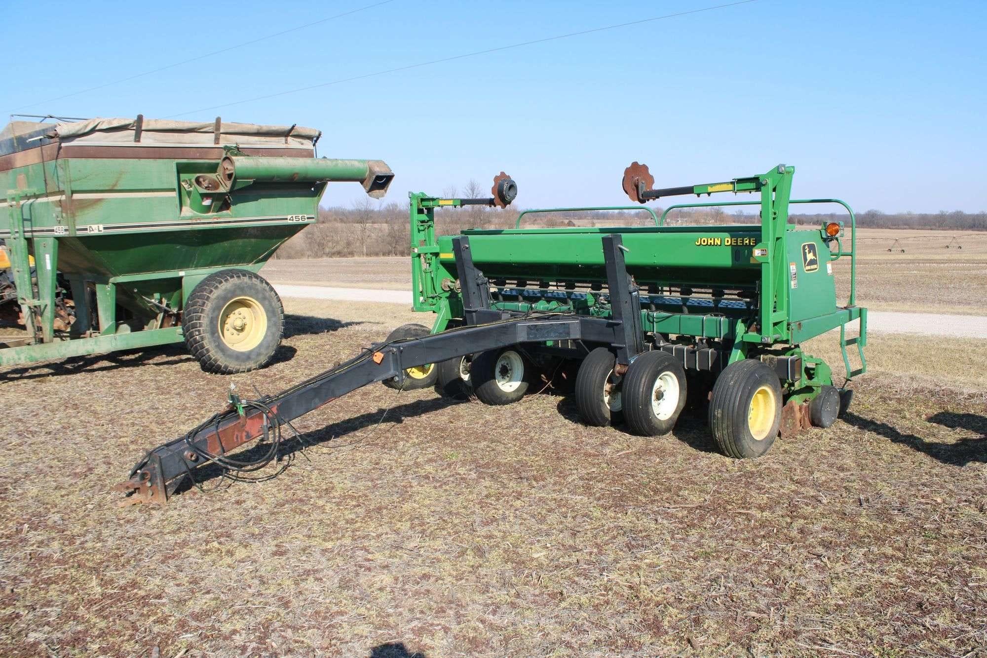 John Deere 1530 Equipment Image0
