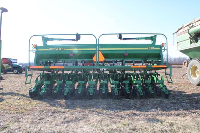 Image of John Deere 1530 equipment image 4
