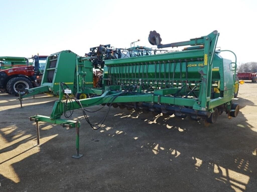 John Deere 1560 Equipment Image0