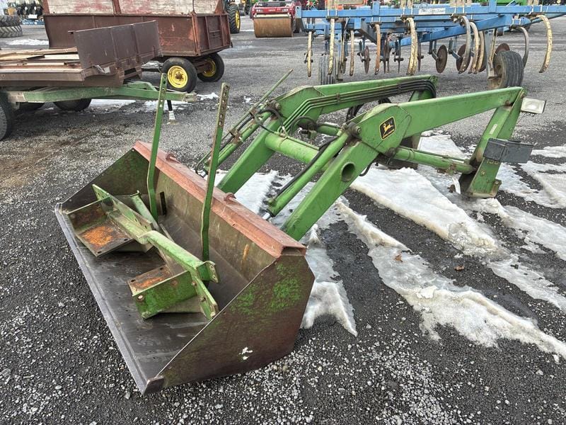 John Deere 158 Equipment Image0
