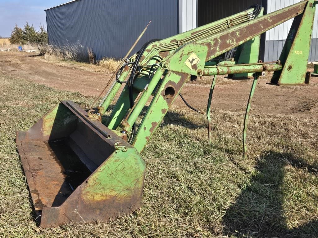 John Deere 158 Equipment Image0