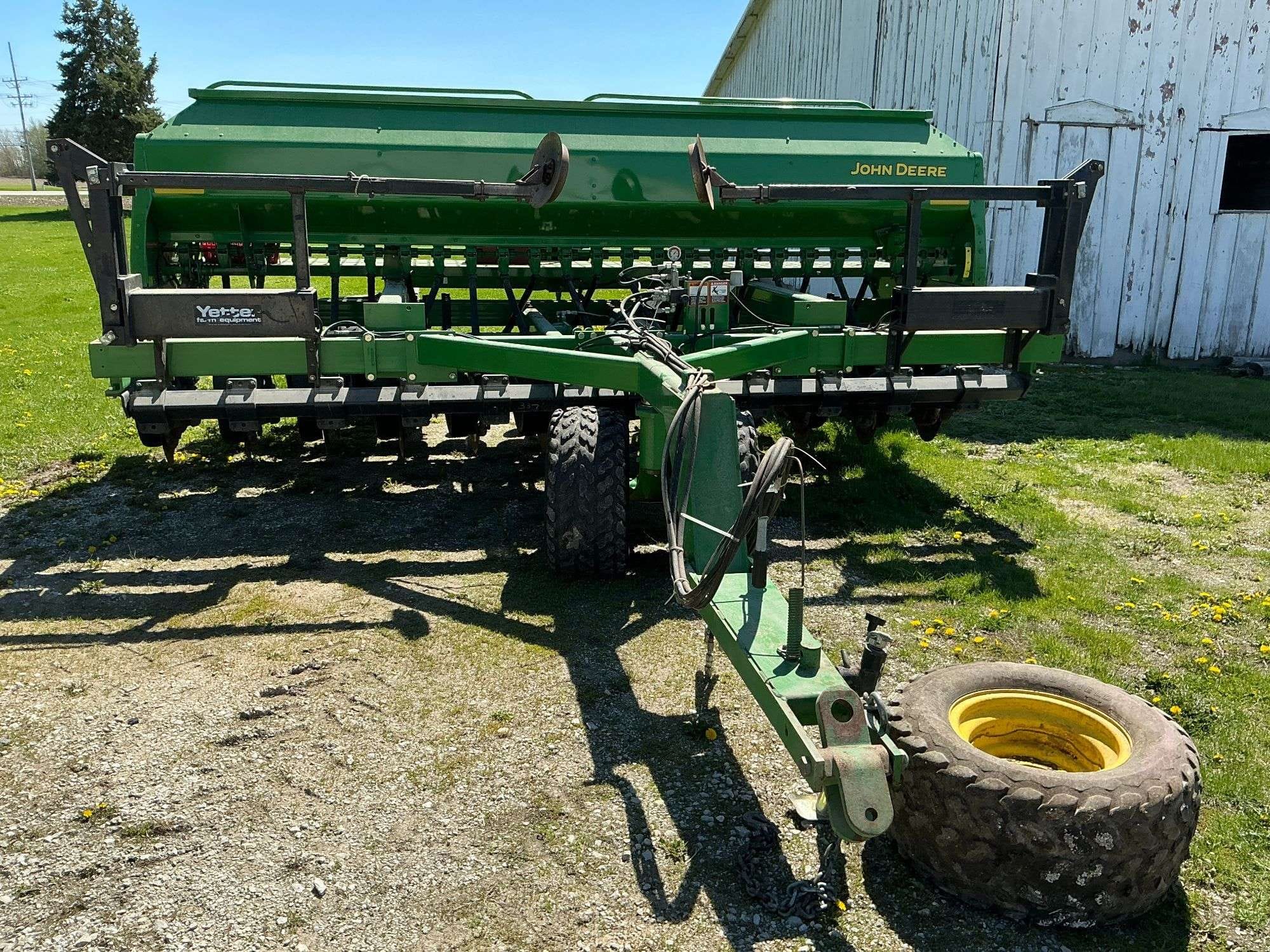 John Deere 1590 Equipment Image0