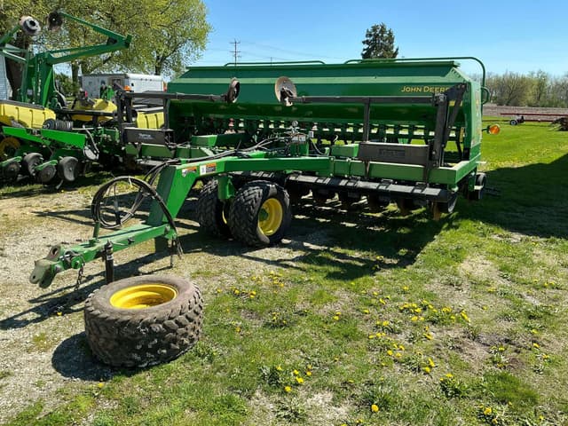 Image of John Deere 1590 equipment image 1