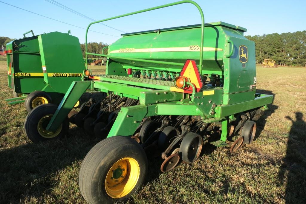John Deere 1590 Equipment Image0