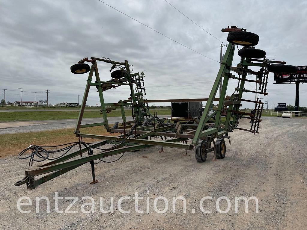 Image of John Deere 1600 Primary image