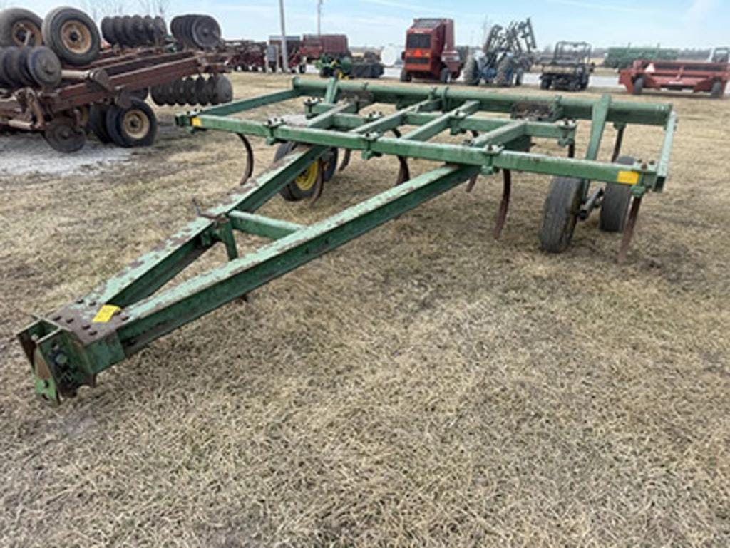 John Deere 1610 Equipment Image0