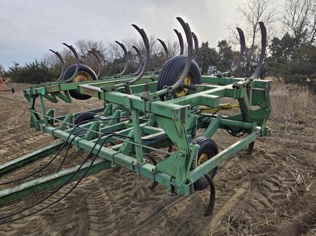 Image of John Deere 1610 equipment image 2