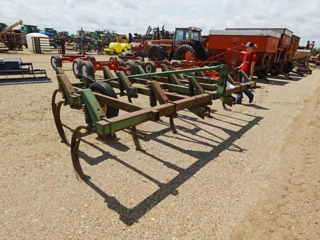 Image of John Deere 1610 equipment image 1