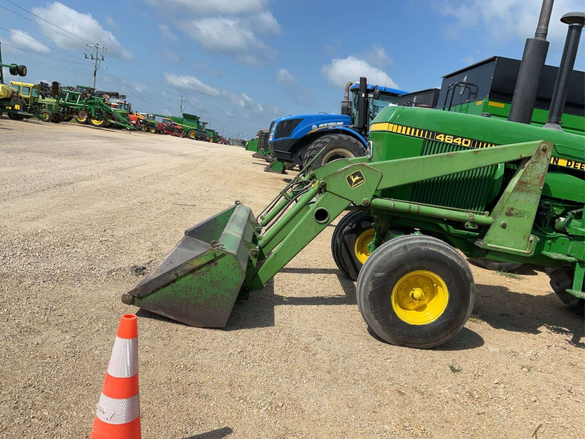 John Deere 168 Equipment Image0