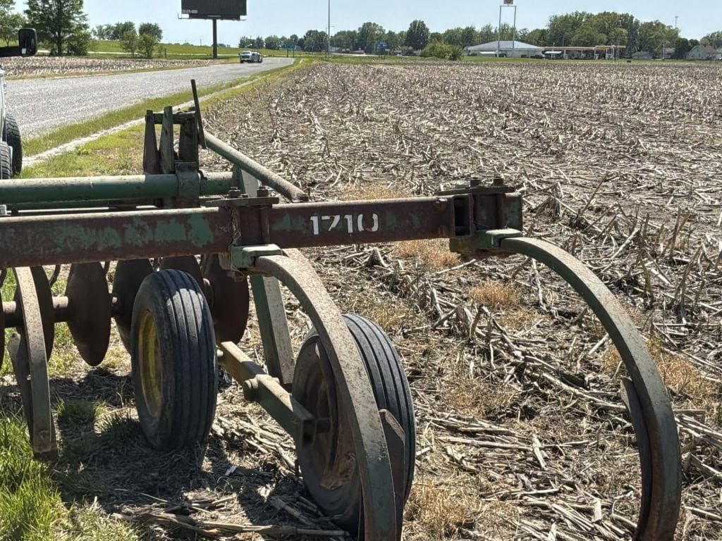 Image of John Deere 1710 Image 1