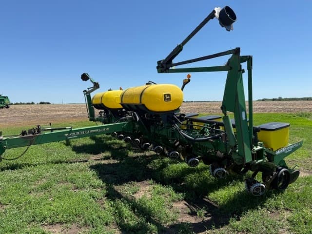 Image of John Deere 1760 equipment image 1