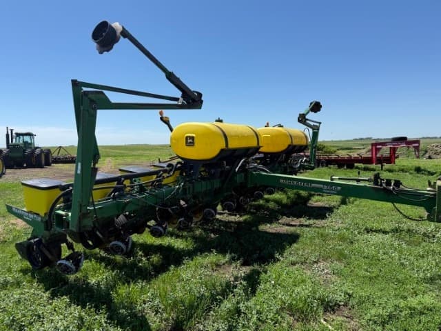 Image of John Deere 1760 Primary image