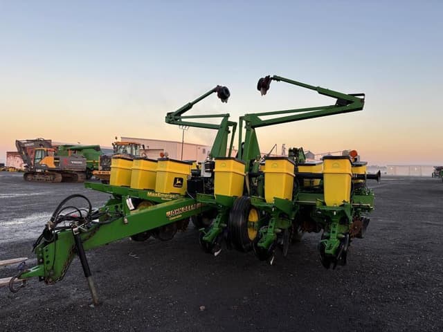 Image of John Deere 1760 equipment image 1