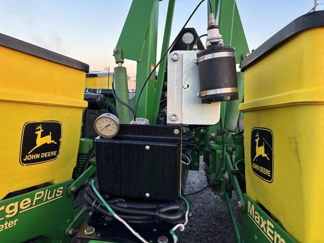 Image of John Deere 1760 equipment image 3