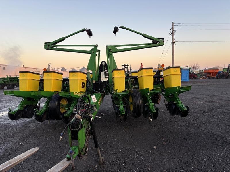 Image of John Deere 1760 Primary image