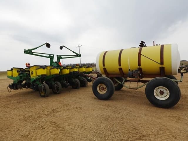 Image of John Deere 1760 equipment image 1