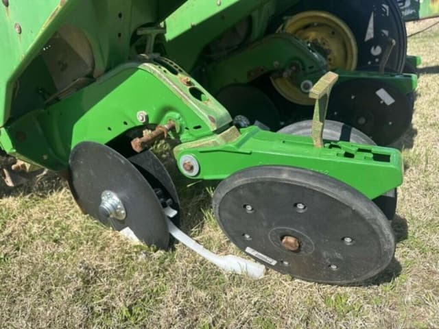 Image of John Deere 1760 equipment image 1