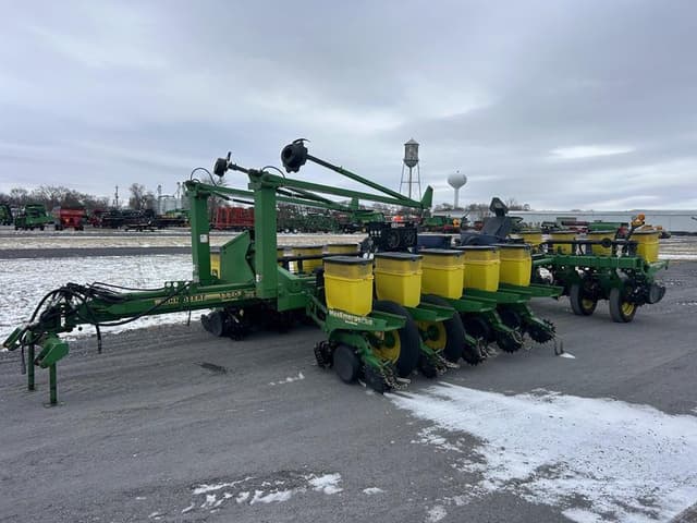 Image of John Deere 1770 equipment image 1