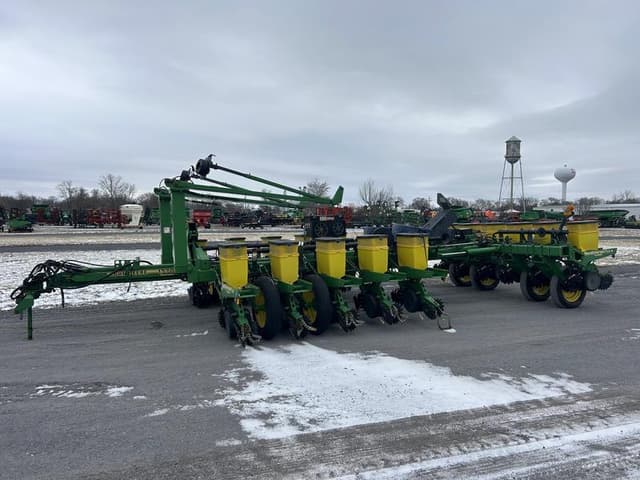 Image of John Deere 1770 equipment image 2