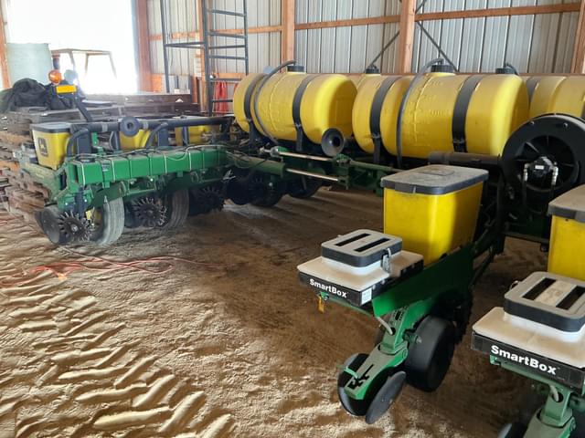 Image of John Deere 1770 equipment image 4