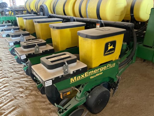 Image of John Deere 1770 equipment image 3