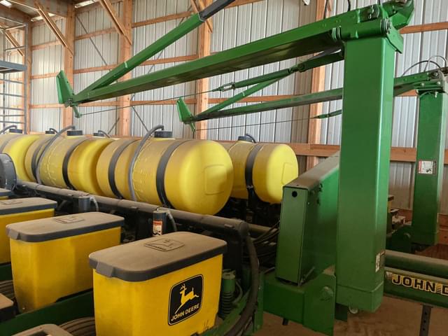 Image of John Deere 1770 equipment image 2