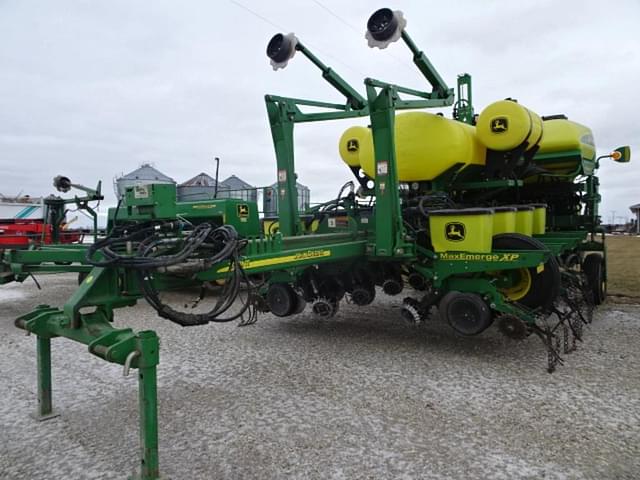 Image of John Deere 1770 equipment image 1