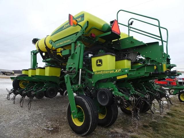 Image of John Deere 1770 equipment image 3