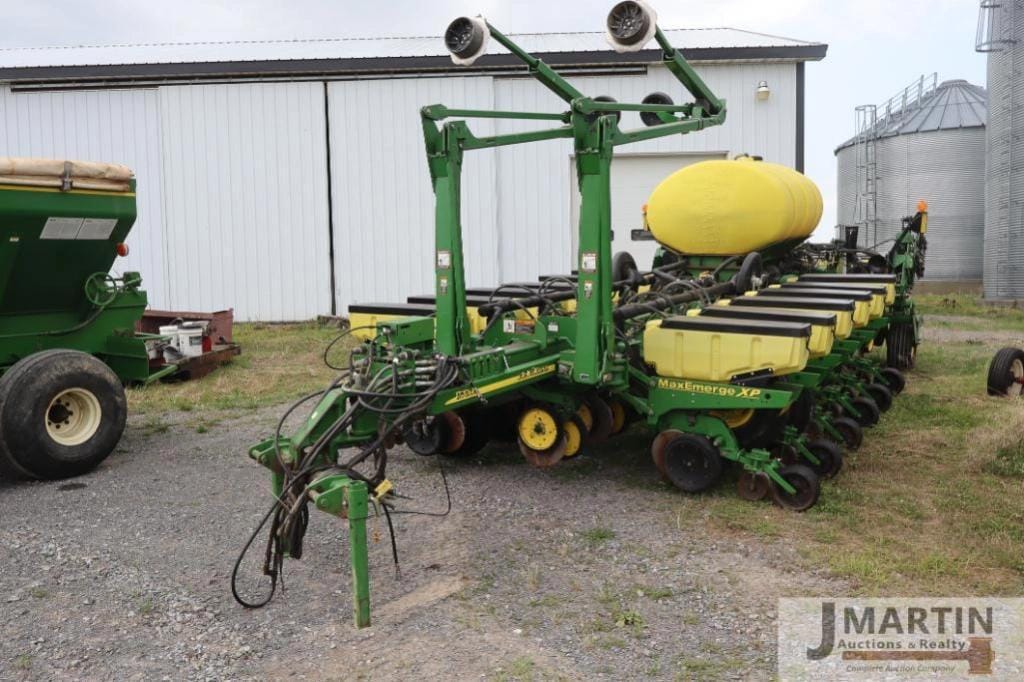 John Deere 1770 Equipment Image0