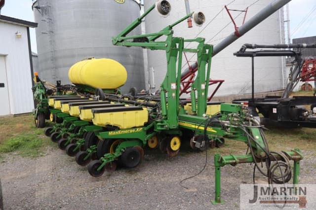 Image of John Deere 1770 equipment image 1