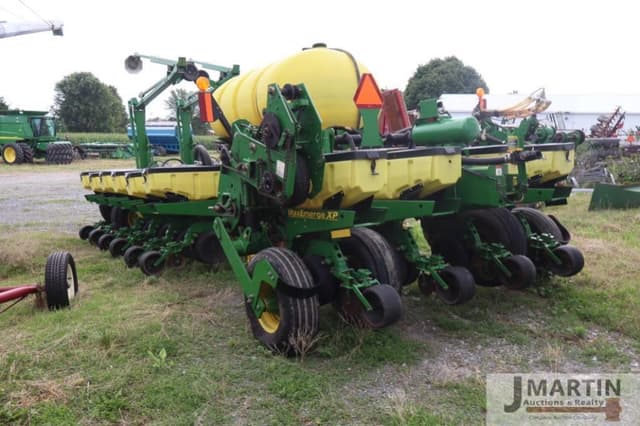 Image of John Deere 1770 equipment image 3