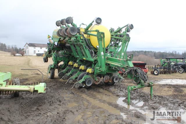 Image of John Deere 1790 equipment image 1