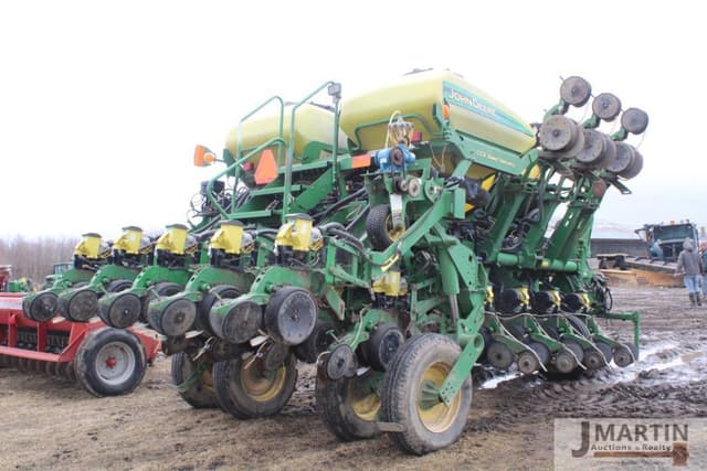 Image of John Deere 1790 equipment image 2